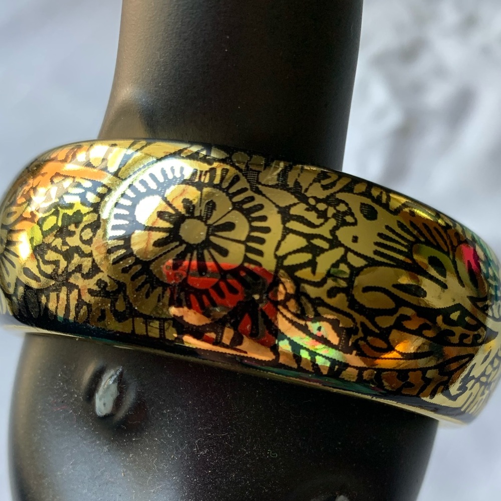 Elegant Gold and Black Floral Bangle